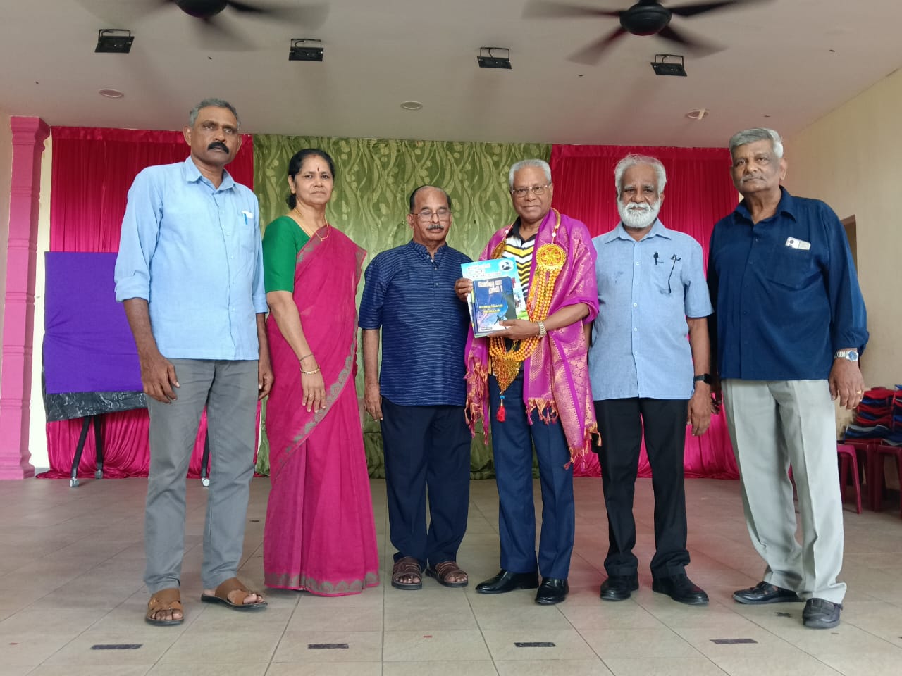 தமிழ்ப் பள்ளி மாணவர் உதவி நிதியம் நடத்திய வட மண்டல கட்டுரைப் போட்டி .